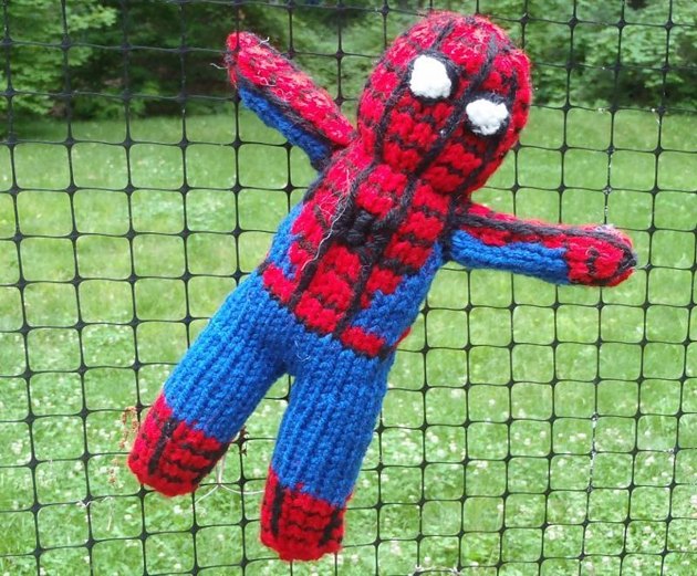 Spiderman-Spielzeug-Strickmuster von Stana D. Sortierer